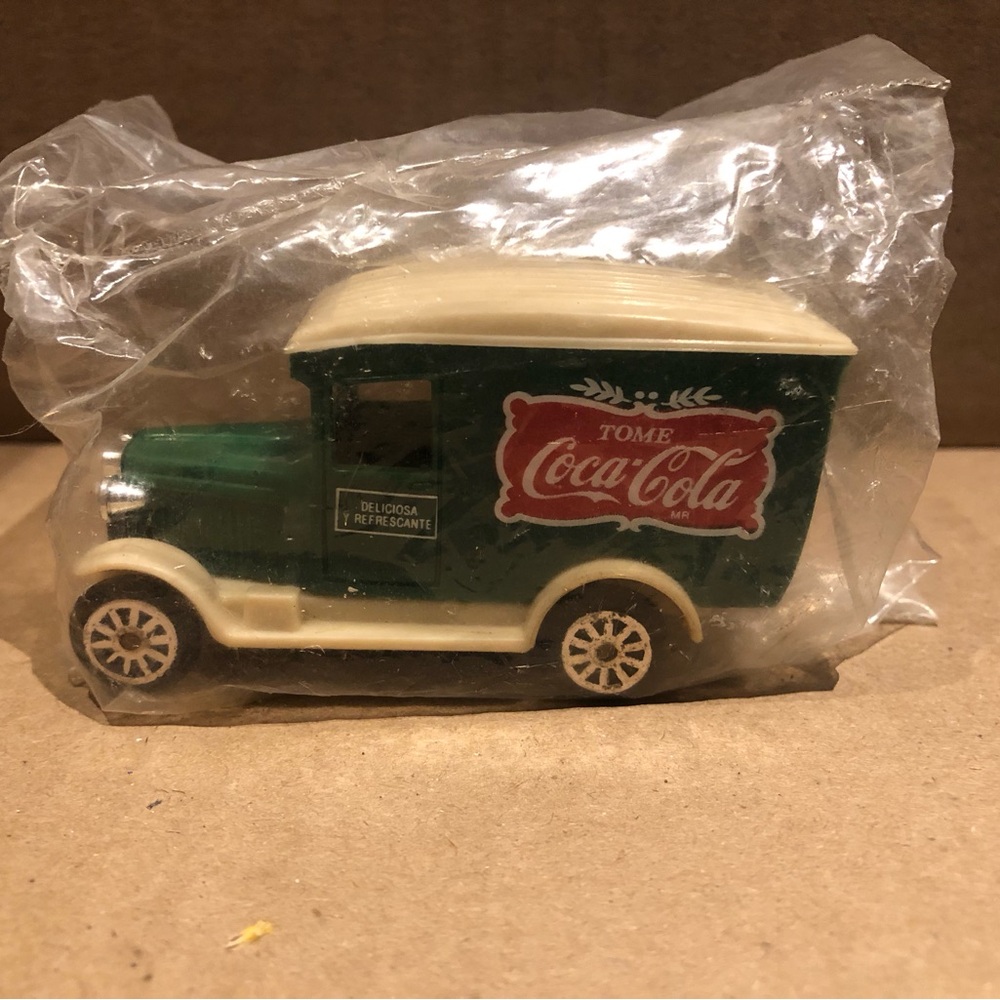 Coca-Cola Promotional Truck "Tome Coca-Cola" - Green